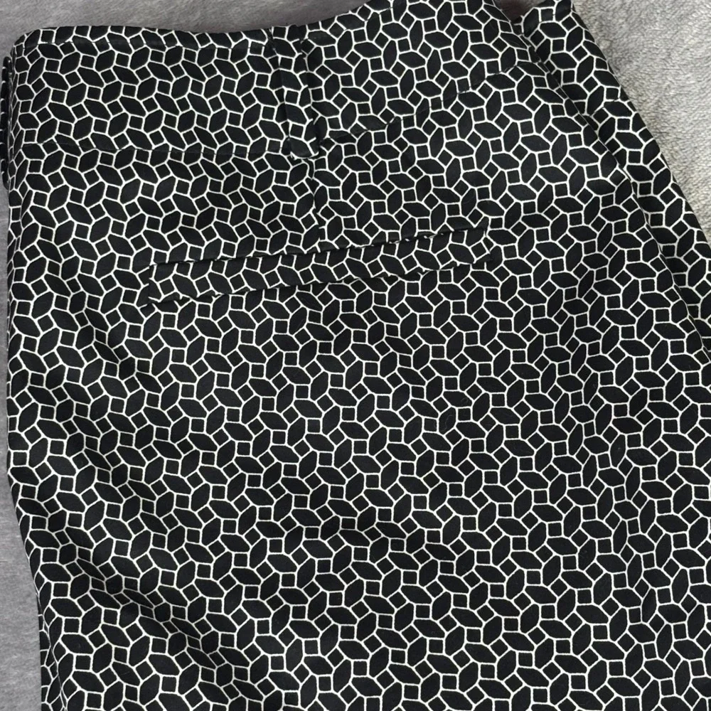 Talbots Pants Women 10P Black White Geometric Honeycomb Stretch Straight Leg